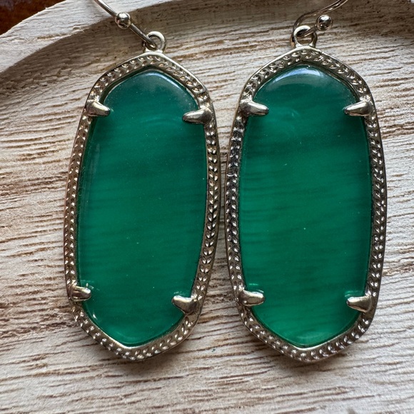 Kendra Scott Green & Gold Elle Drop Earrings - Picture 2 of 4